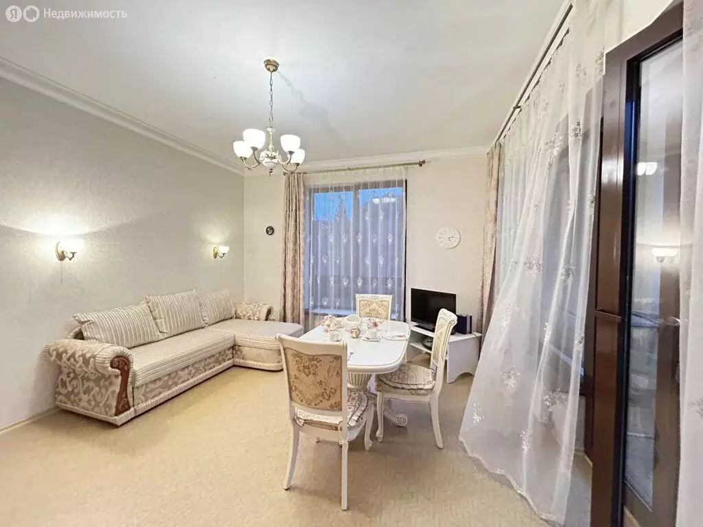 2-комнатная квартира: Ялта, улица Ломоносова, 25 (68 м) - Фото 1