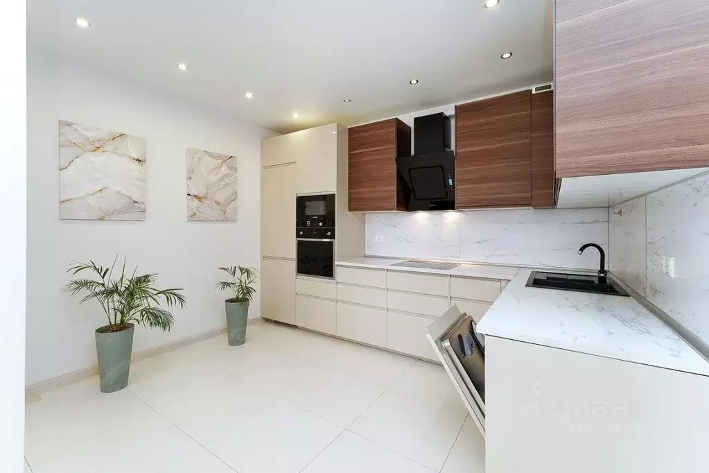 Квартира, 4 комнаты, 121 м - Фото 0