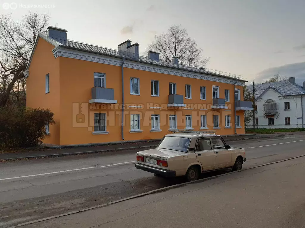 3-комнатная квартира: Смоленск, улица Энгельса, 10 (57.1 м) - Фото 1