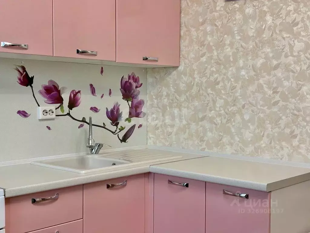 Студия Тюменская область, Тюмень ул. Верхнетарманская, 1 (23.6 м) - Фото 1