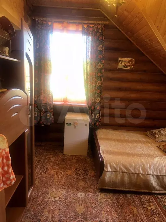 Комната 18 м в 4-к., 2/2 эт. - Фото 0