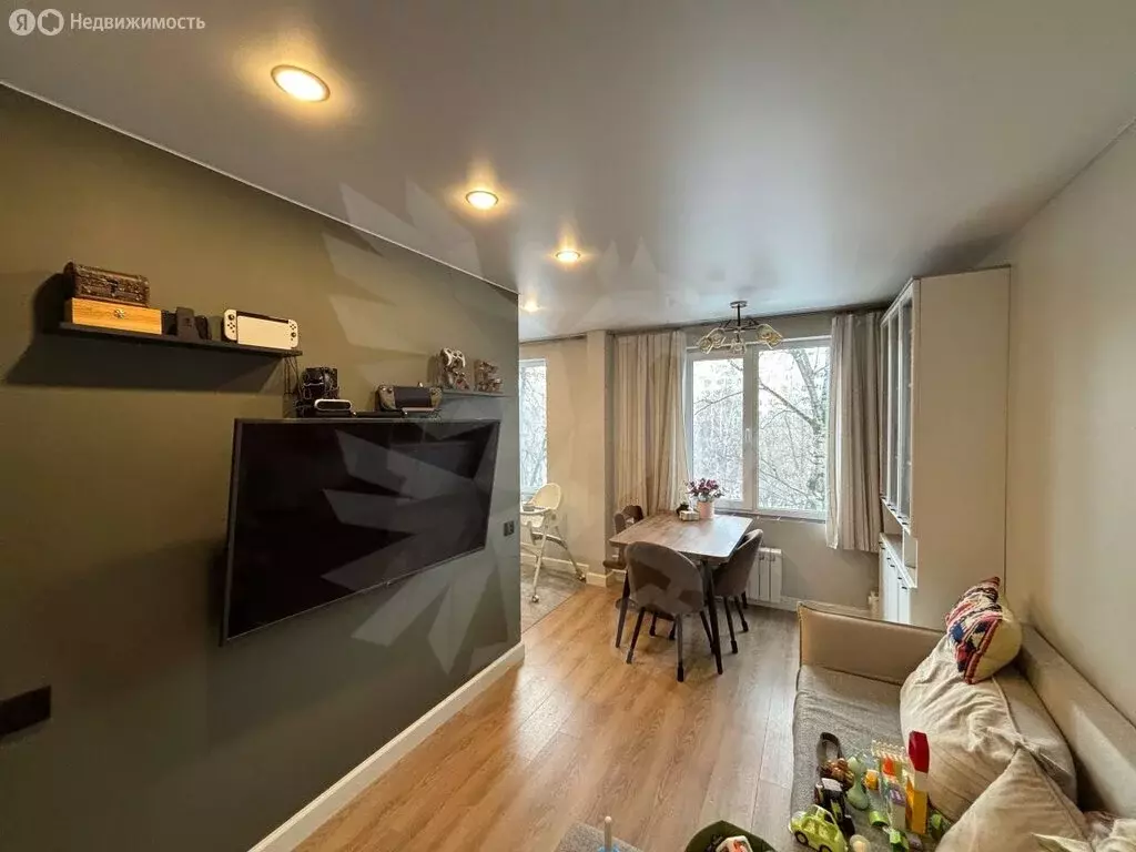 3-комнатная квартира: Москва, улица Генерала Тюленева, 35 (59.3 м) - Фото 1