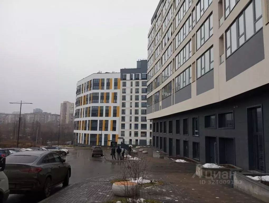 Торговая площадь в Удмуртия, Ижевск ул. Имени В.С. Тарасова, 7 (171 м) - Фото 1