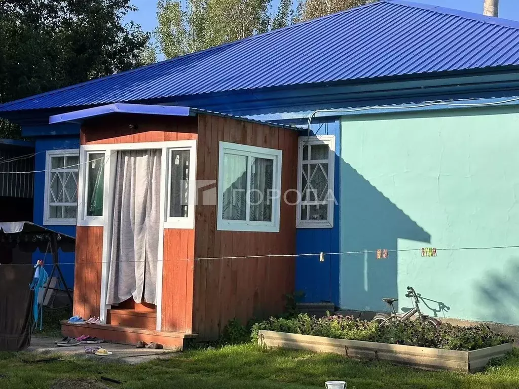 Дом в Алтайский край, Усть-Калманский район, с. Михайловка Советская ... - Фото 0