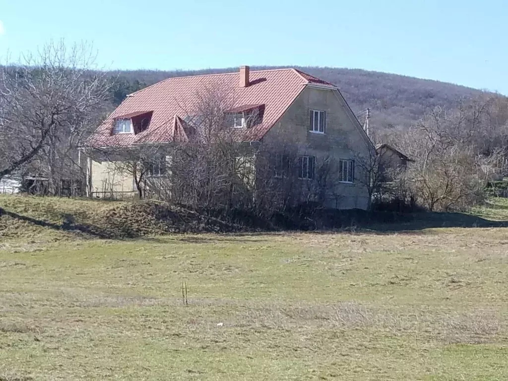 Дом в Крым, Белогорский район, Зеленогорское с/пос, с. Межгорье ул. ... - Фото 2