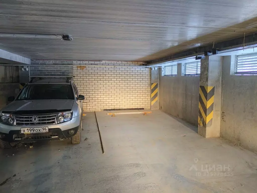 Гараж в Свердловская область, Екатеринбург муниципальное образование, ... - Фото 2