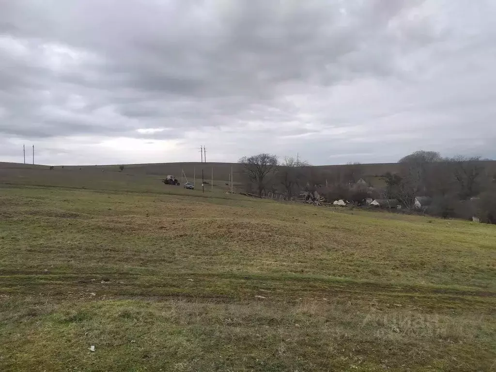 Участок в Крым, Симферопольский район, Перовское с/пос, с. Ключи ул. ... - Фото 1