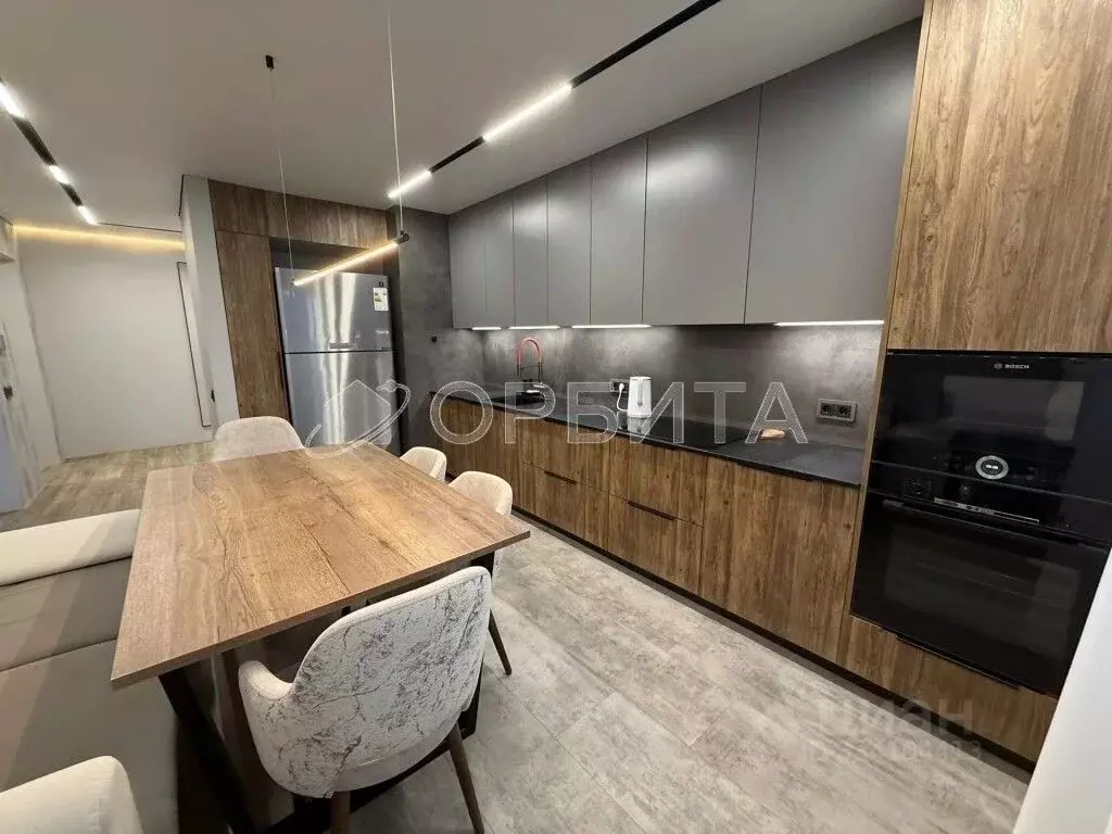 3-к кв. Тюменская область, Тюмень ул. Федюнинского, 54к2 (92.8 м) - Фото 1