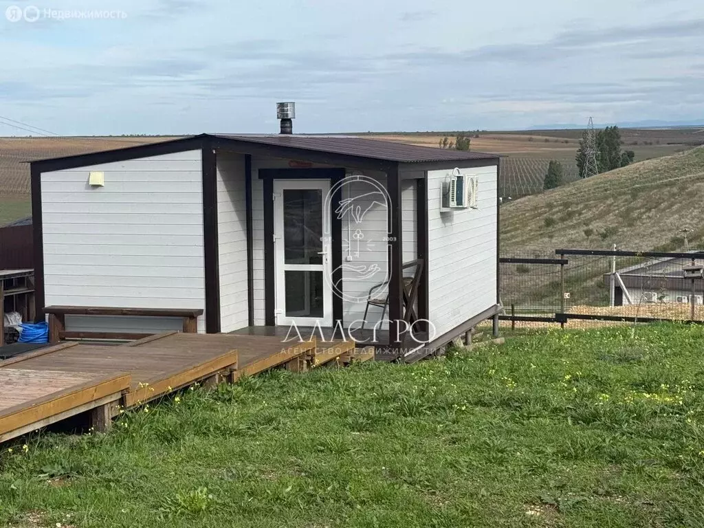 Дом в Угловое, улица Победы (50 м) - Фото 1