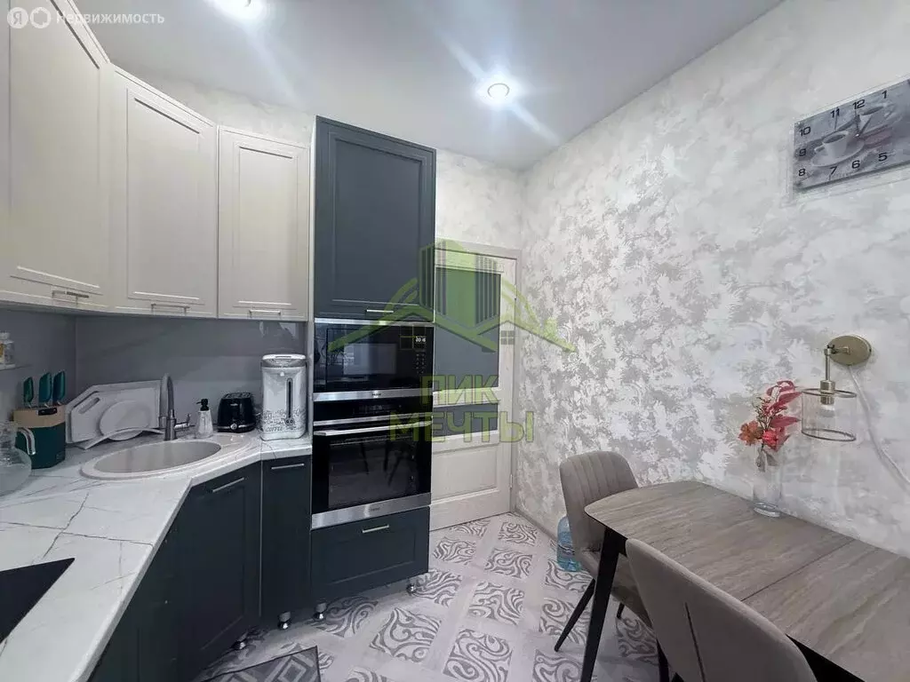 3-комнатная квартира: Улан-Удэ, улица Гастелло, 4 (74.8 м) - Фото 1