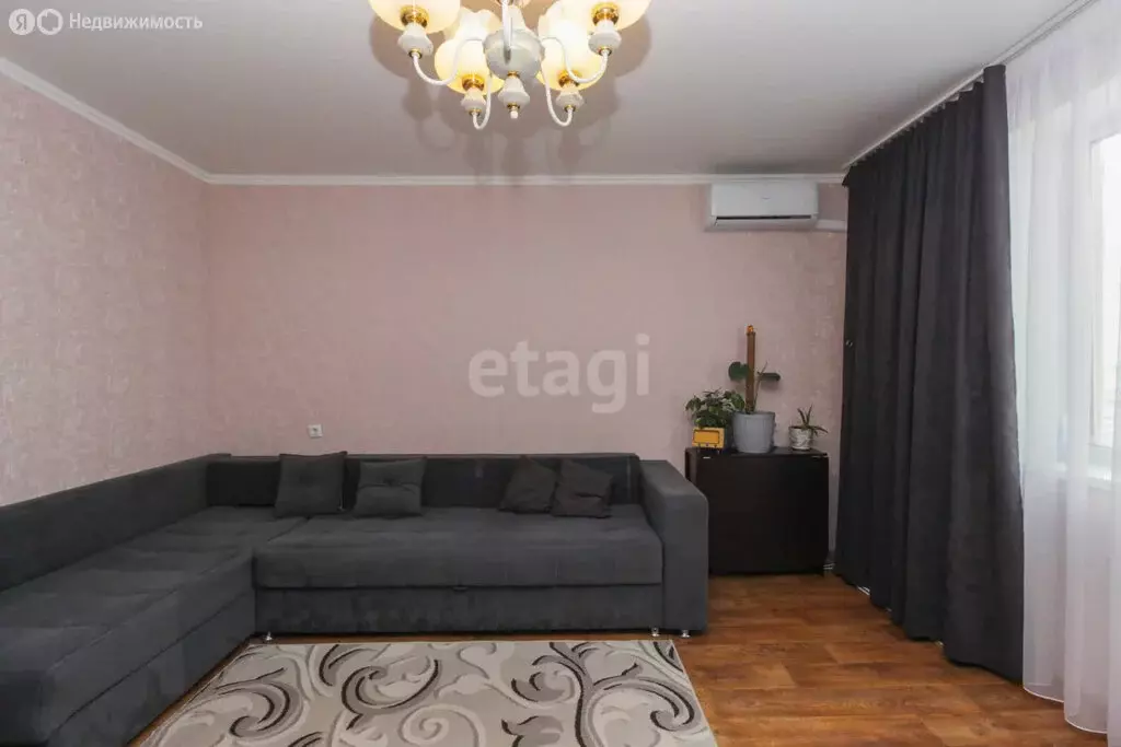 3-комнатная квартира: Омск, улица Конева, 14к2 (81 м) - Фото 1