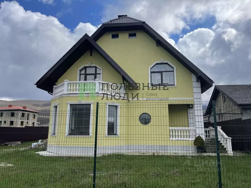 Дом в Севастополь с. Гончарное, ул. Варнаутская, 17 (250 м) - Фото 1