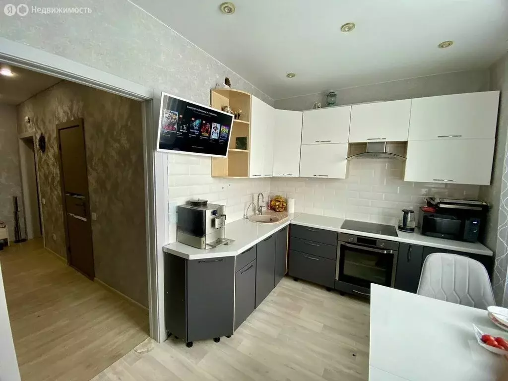 3-комнатная квартира: Новый Уренгой, проспект Губкина, 21Б (71.9 м) - Фото 0