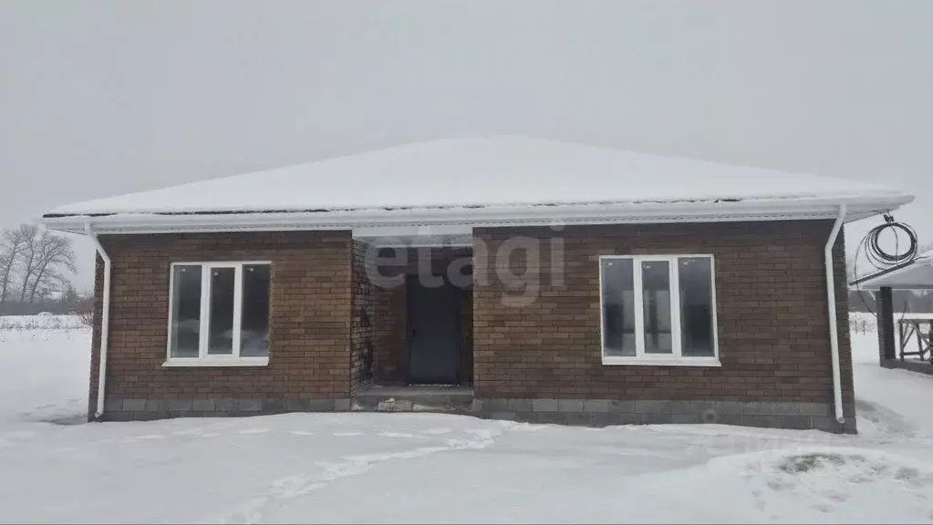 Дом в Белгородская область, Старооскольский городской округ, с. ... - Фото 1