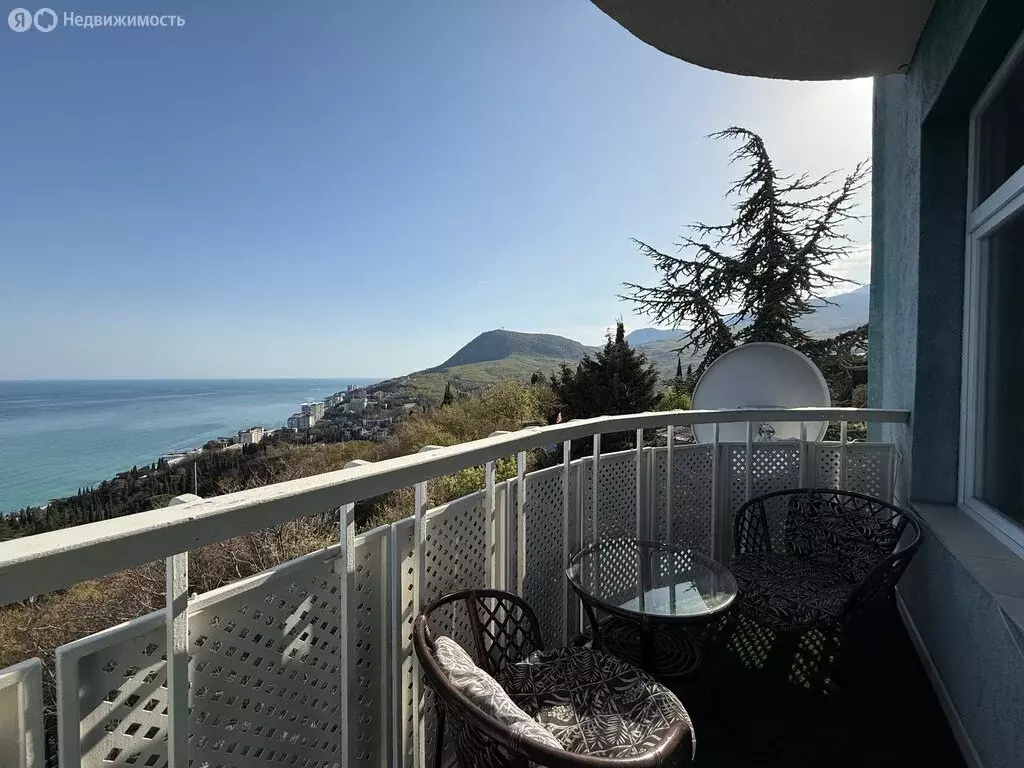 Квартира-студия: Алушта, Чатырдагская улица, 1 (49 м) - Фото 1