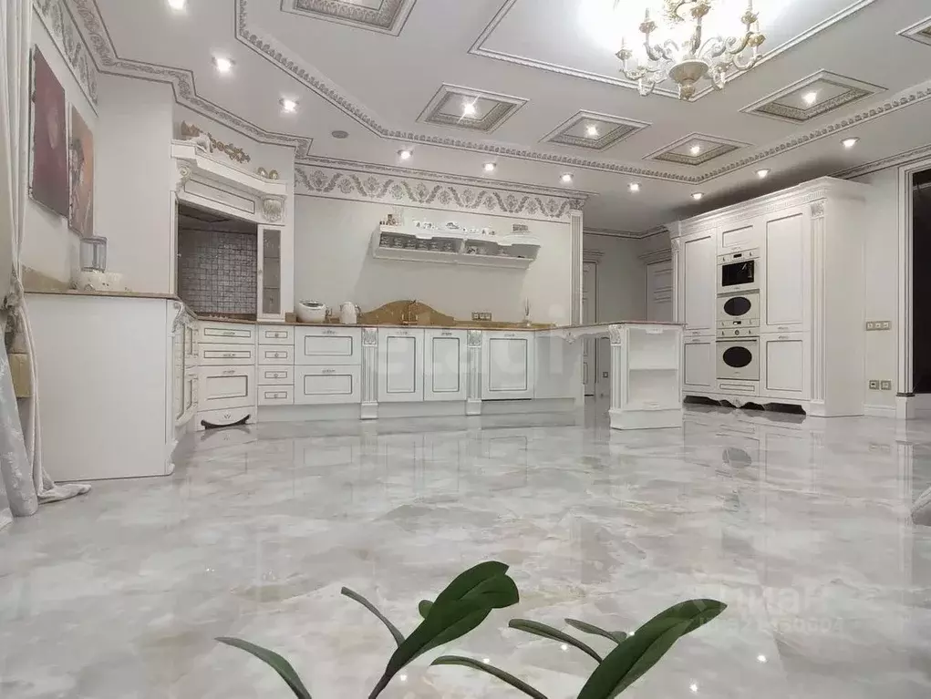 4-к кв. Саратовская область, Саратов Валовая ул., 15 (198.0 м) - Фото 0