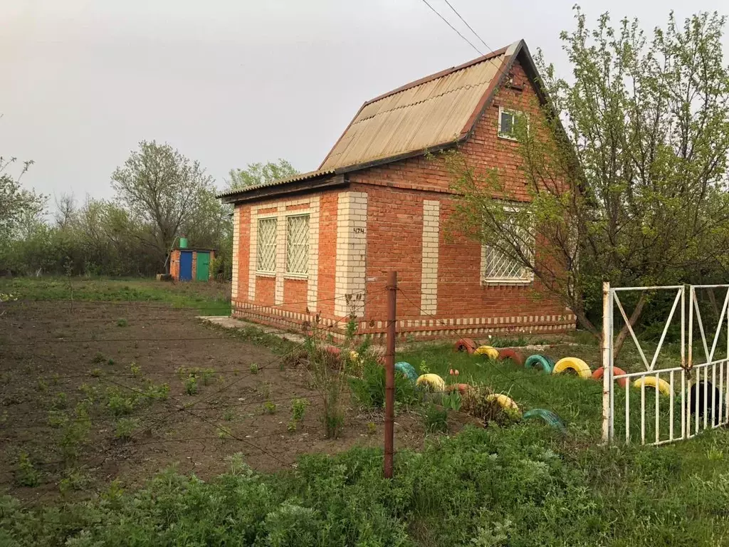 Дом в Саратовская область, Энгельсский район, Новопушкинское ... - Фото 0