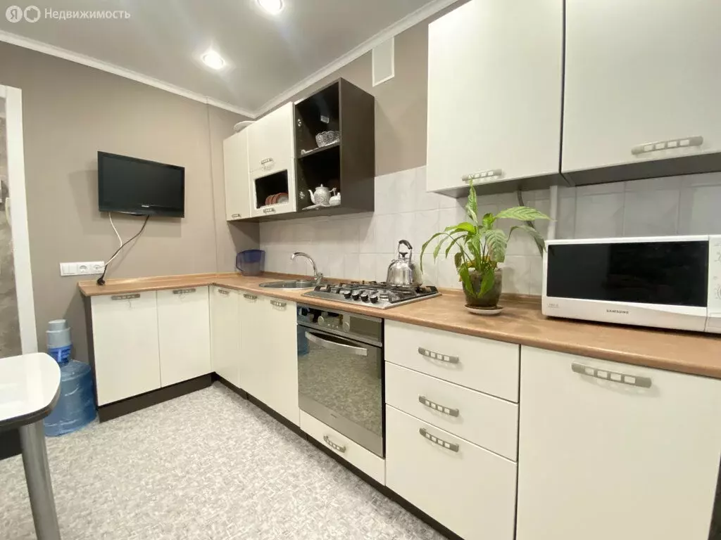 3-комнатная квартира: Казань, улица Декабристов, 8 (64.6 м) - Фото 2