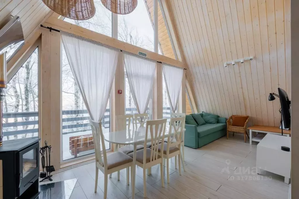 Дом в Пермский край, Губаха Краснооктябрьская ул., 28 (1 м) - Фото 0