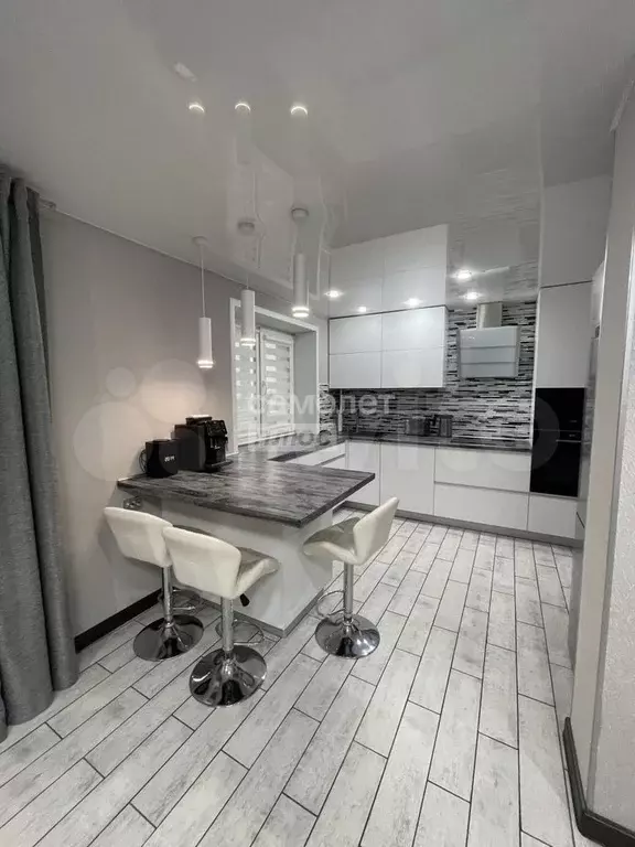 4-к. квартира, 80 м, 15/17 эт. - Фото 0