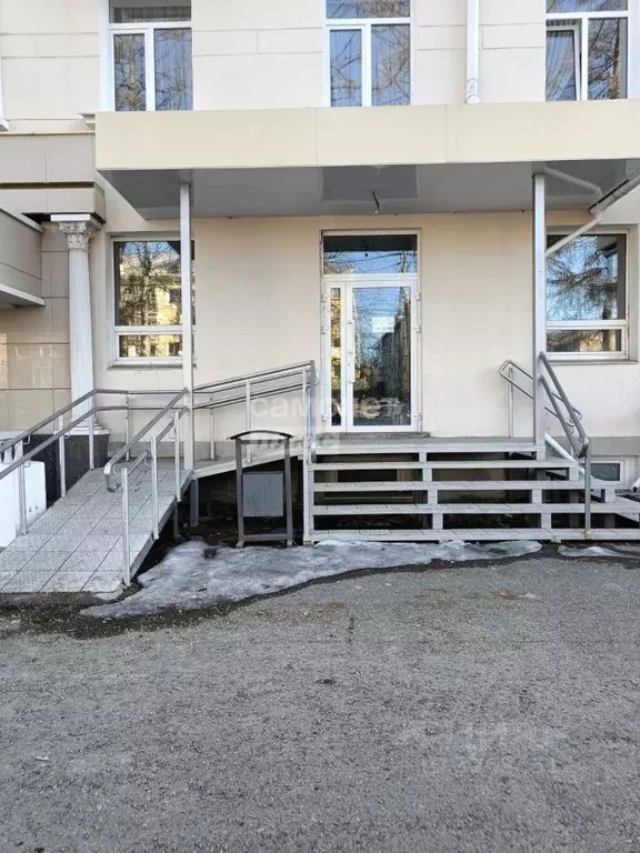 Помещение свободного назначения в Свердловская область, Серов ул. ... - Фото 1