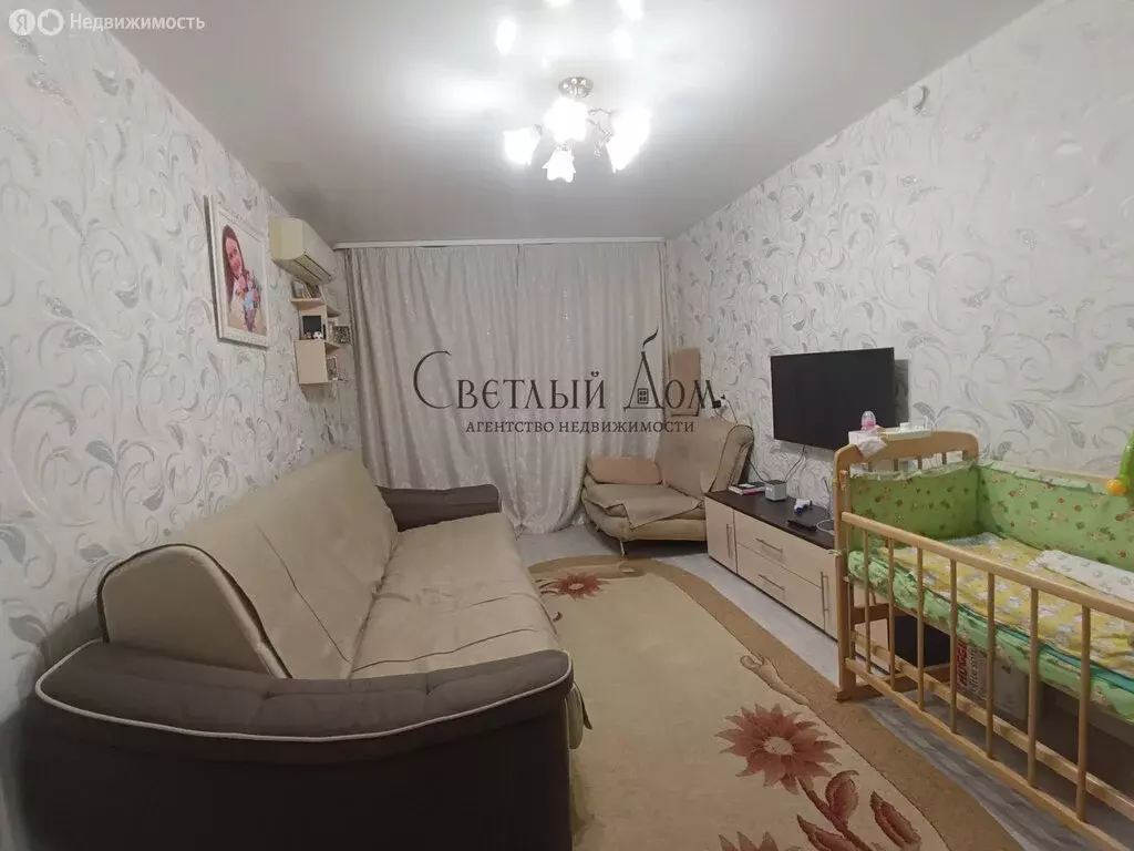 2-комнатная квартира: Чернушка, Красноармейская улица, 100 (40.9 м) - Фото 1