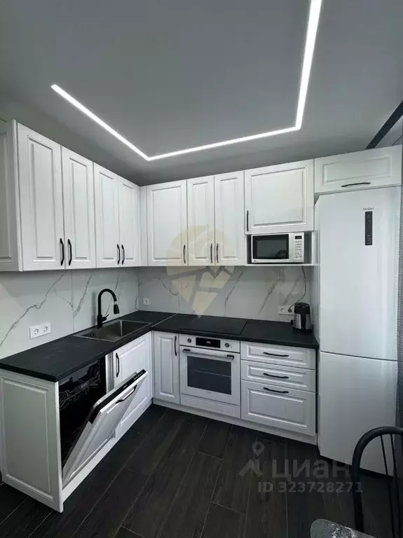 2-к кв. Белгородская область, Старый Оскол Восточный мкр, 14 (53.0 м) - Фото 2