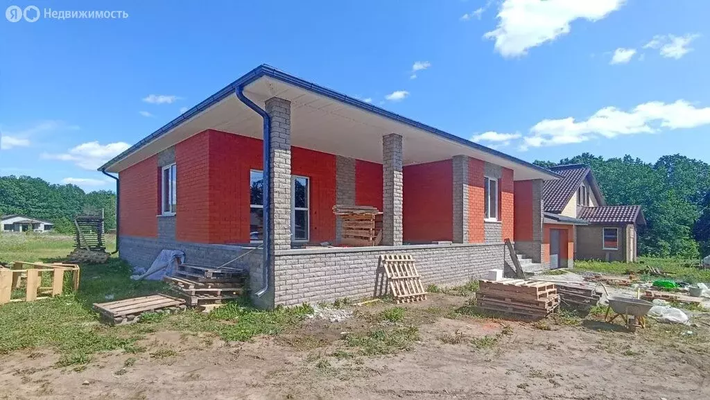 Дом в Строитель, Тихая улица (280 м) - Фото 0