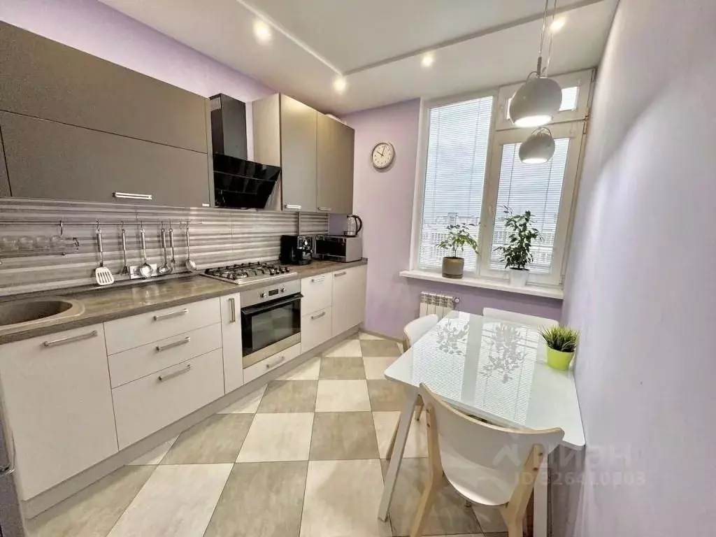 2-к кв. Севастополь ул. Колобова, 34/1 (55.0 м) - Фото 0