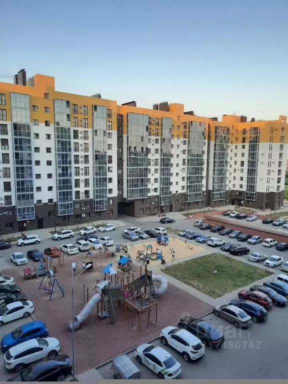 4-к кв. Волгоградская область, Волгоград ул. Расула Гамзатова, 7 ... - Фото 0