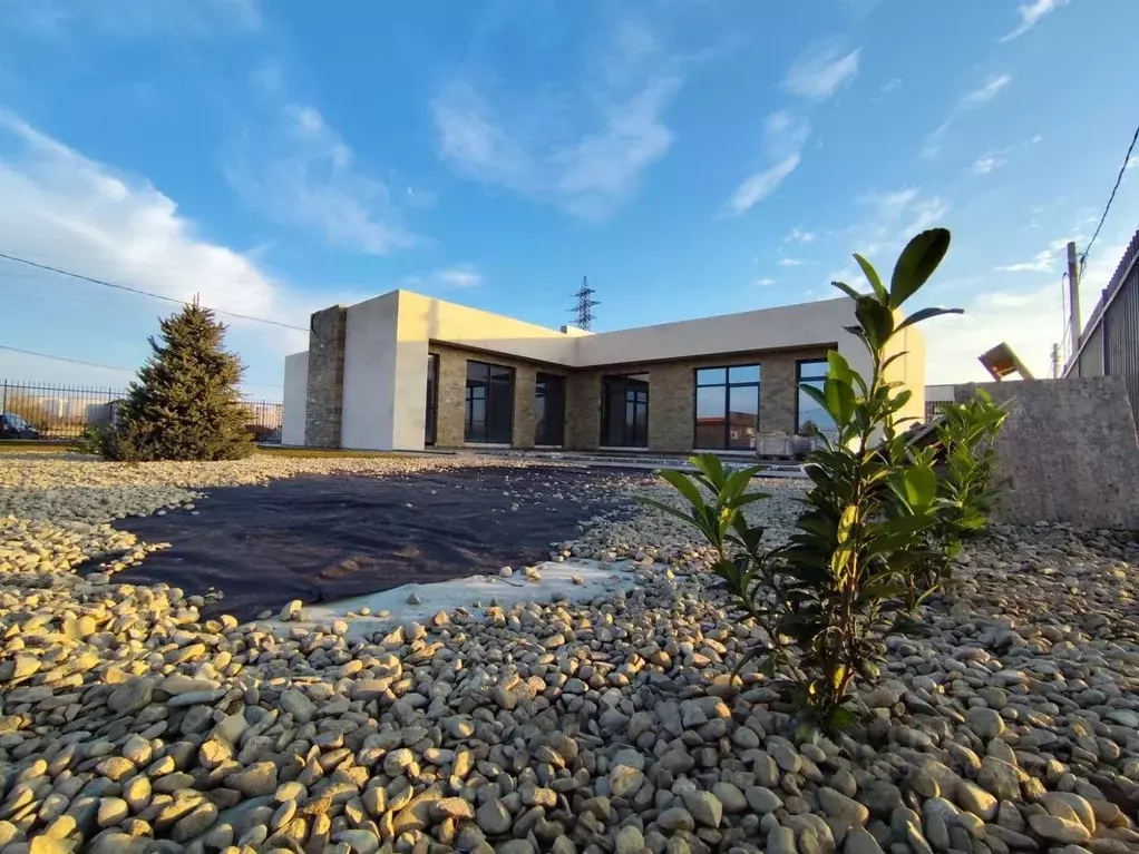 Дом в Адыгея, Тахтамукайский район, Козет аул Кубаньстроевская ул., ... - Фото 1