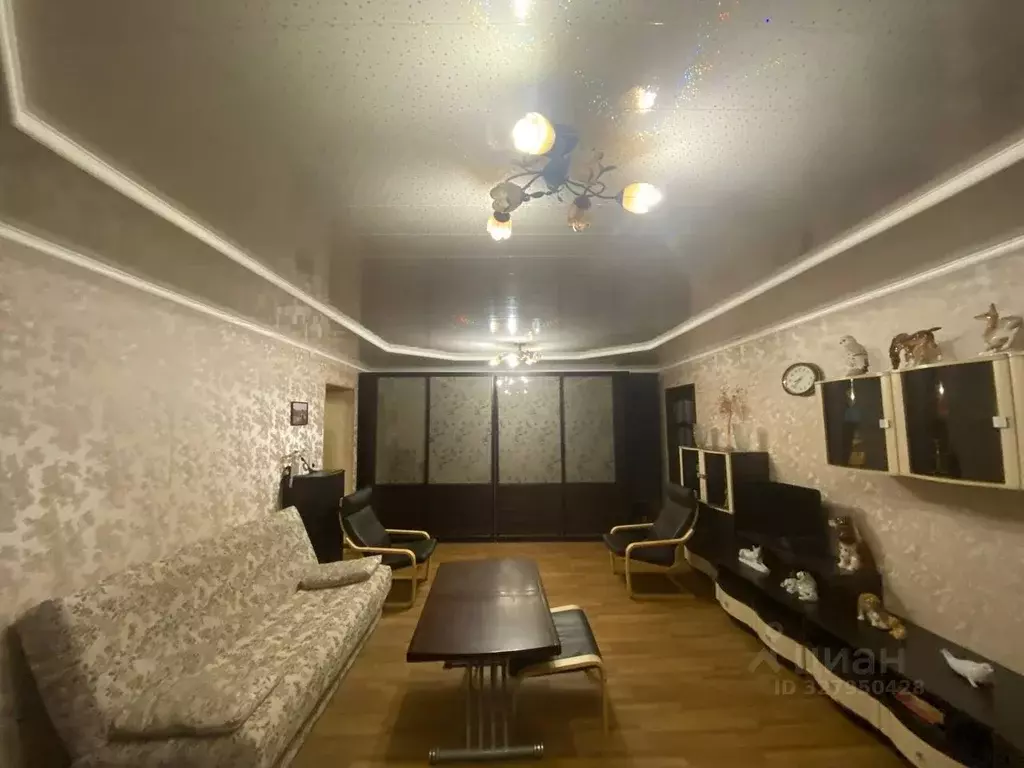 4-к кв. Ленинградская область, Гатчина ул. Рощинская, 3к2 (89.3 м) - Фото 1