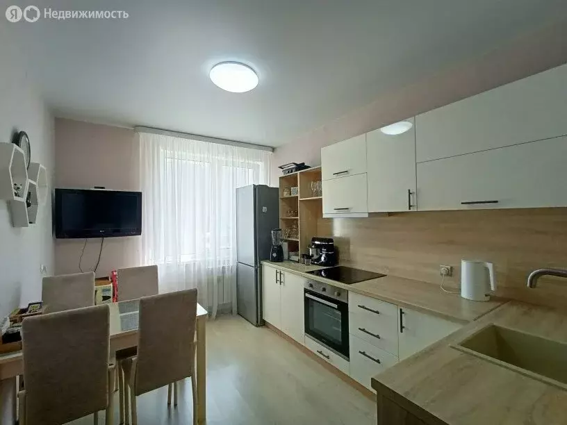 3-комнатная квартира: Екатеринбург, улица Чкалова, 242 (80.4 м) - Фото 2