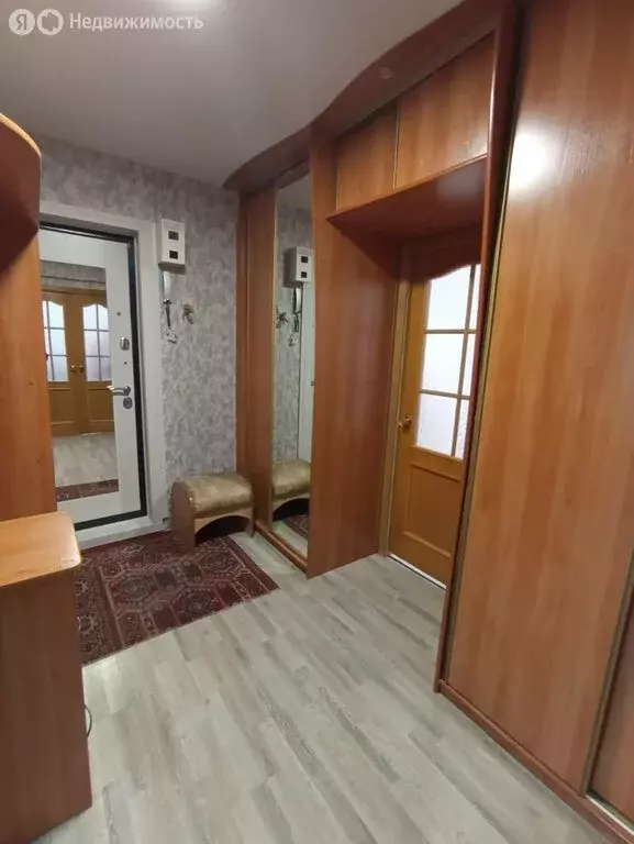3-комнатная квартира: 6-й микрорайон, 18 (70 м) - Фото 0