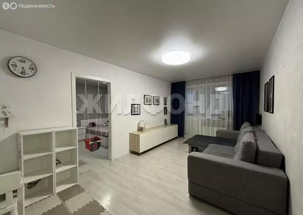 2-комнатная квартира: Иркутск, улица Воровского, 10 (50 м) - Фото 1