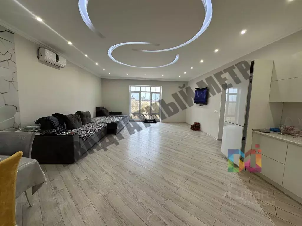 Дом в Калмыкия, Элиста Калачинская ул. (230 м) - Фото 1