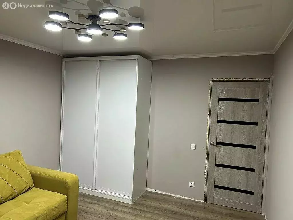 2-комнатная квартира: Тюмень, улица Александра Митинского, 3 (67 м) - Фото 1