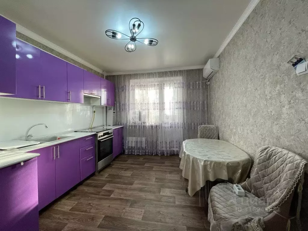 3-к кв. Карачаево-Черкесия, Черкесск Октябрьская ул., 32 (65.9 м) - Фото 0