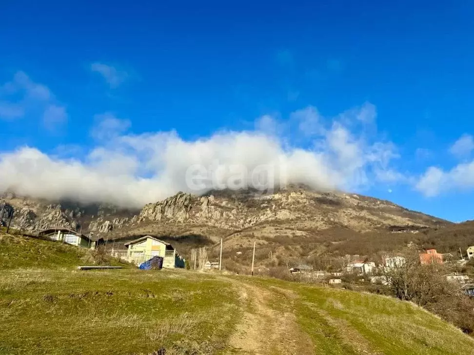 Участок в Крым, Алушта городской округ, с. Лучистое ул. Извилистая ... - Фото 0