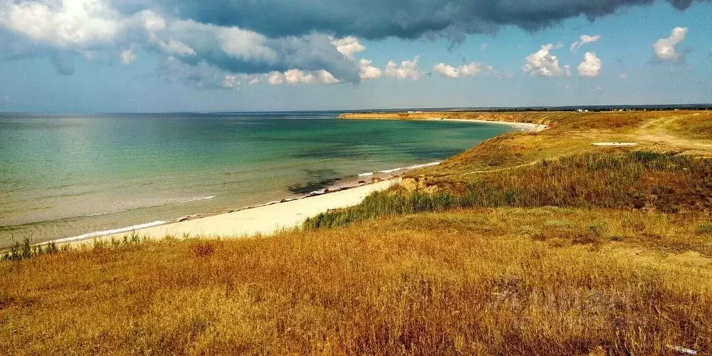 Участок в Крым, Черноморский район, Окуневское с/пос, с. Громово ул. ... - Фото 0