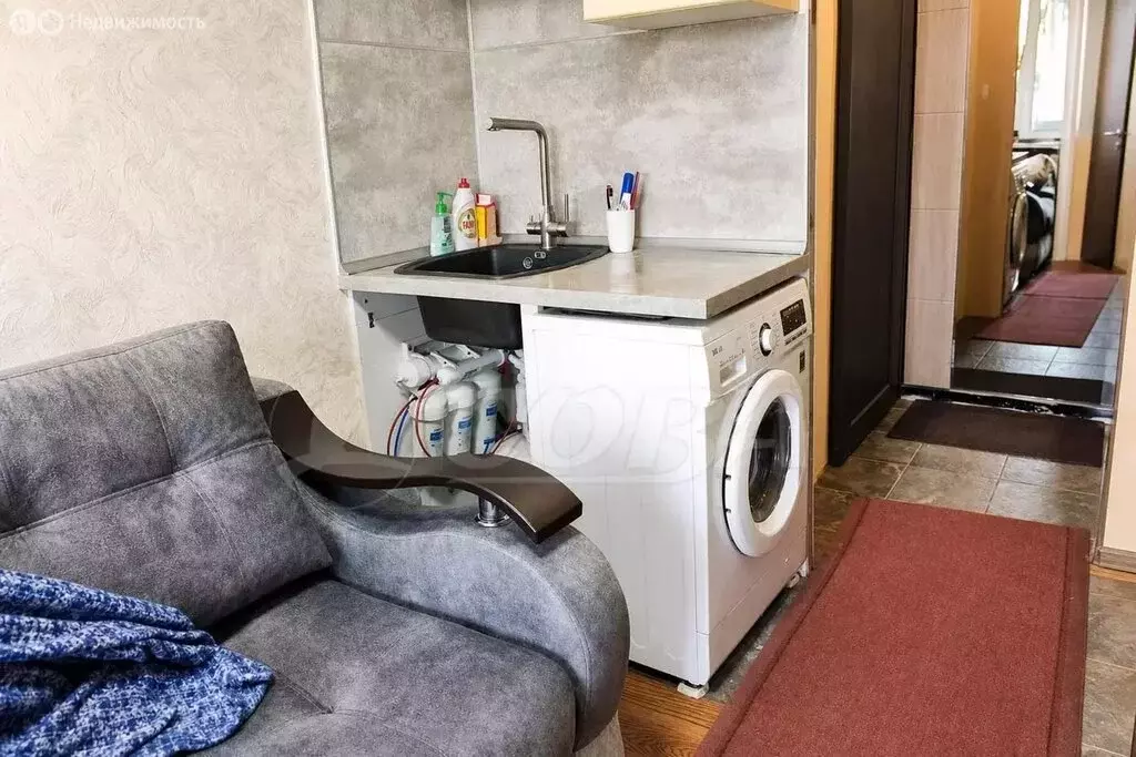 Квартира-студия: Тюмень, улица Мельникайте, 63 (12.9 м) - Фото 1