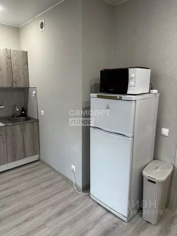 Студия Тюменская область, Тюмень ул. Тимофея Чаркова, 81 (27.7 м) - Фото 1