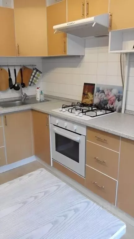 3-к кв. Волгоградская область, Волгоград ул. 8-й Воздушной Армии, 39 ... - Фото 1