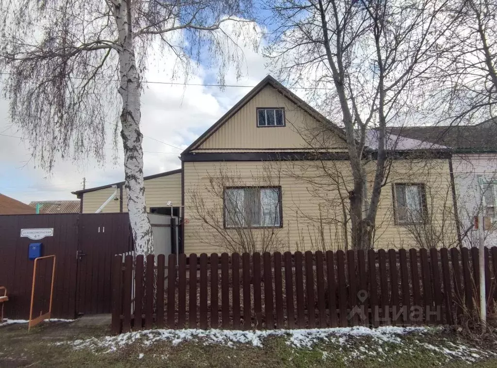 Дом в Омская область, Марьяновка рп ул. Комсомольская (93 м) - Фото 0
