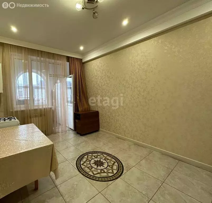 2-комнатная квартира: Черкесск, проспект Ленина, 50к1 (72.8 м) - Фото 1