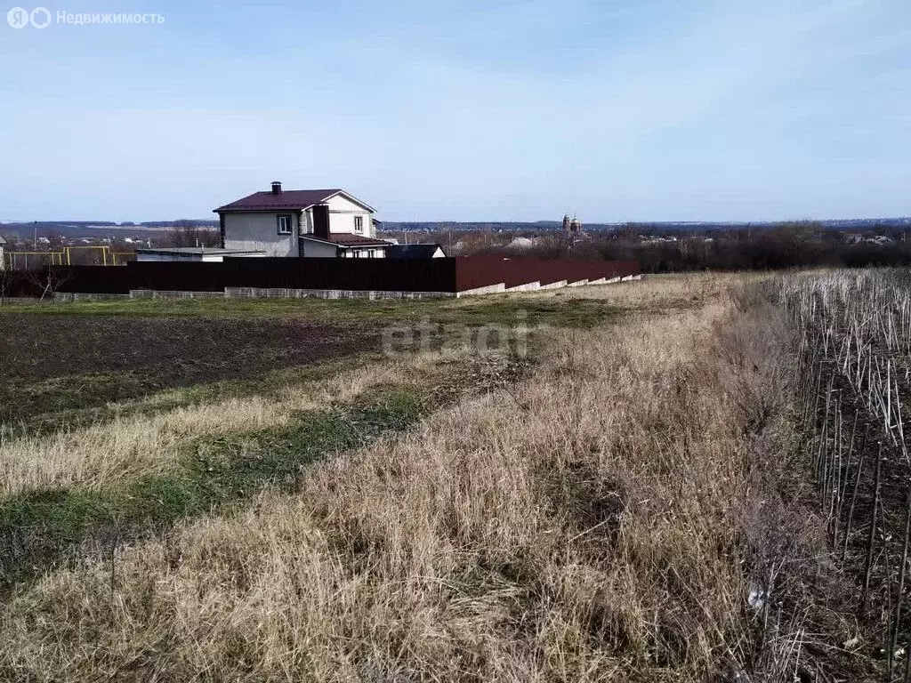 Участок в село Латное, Октябрьская улица (11 м) - Фото 0