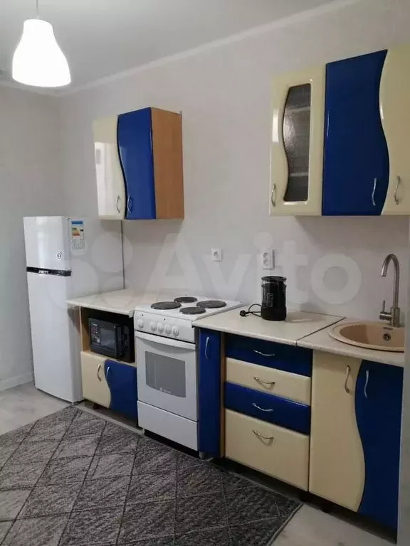 1-к. квартира, 40 м, 1/9 эт. - Фото 1