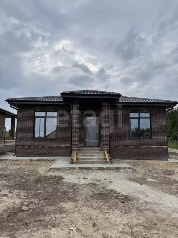 Дом в Курская область, Курский район, Моковский сельсовет, д. 1-я ... - Фото 0