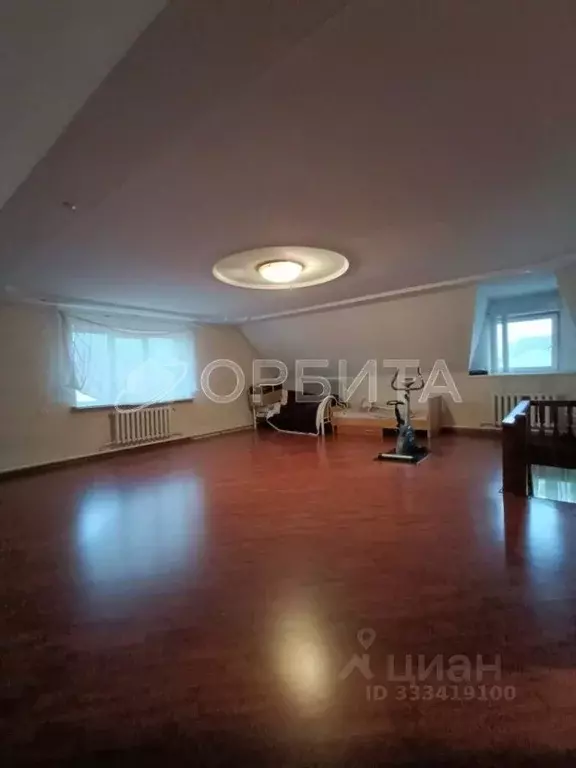 Дом в Тюменская область, Тюмень ул. Калинина, 100 (172 м) - Фото 1
