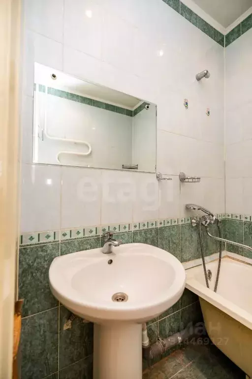 3-к кв. Ханты-Мансийский АО, Сургут Игоря Киртбая ул., 13/1 (73.4 м) - Фото 1